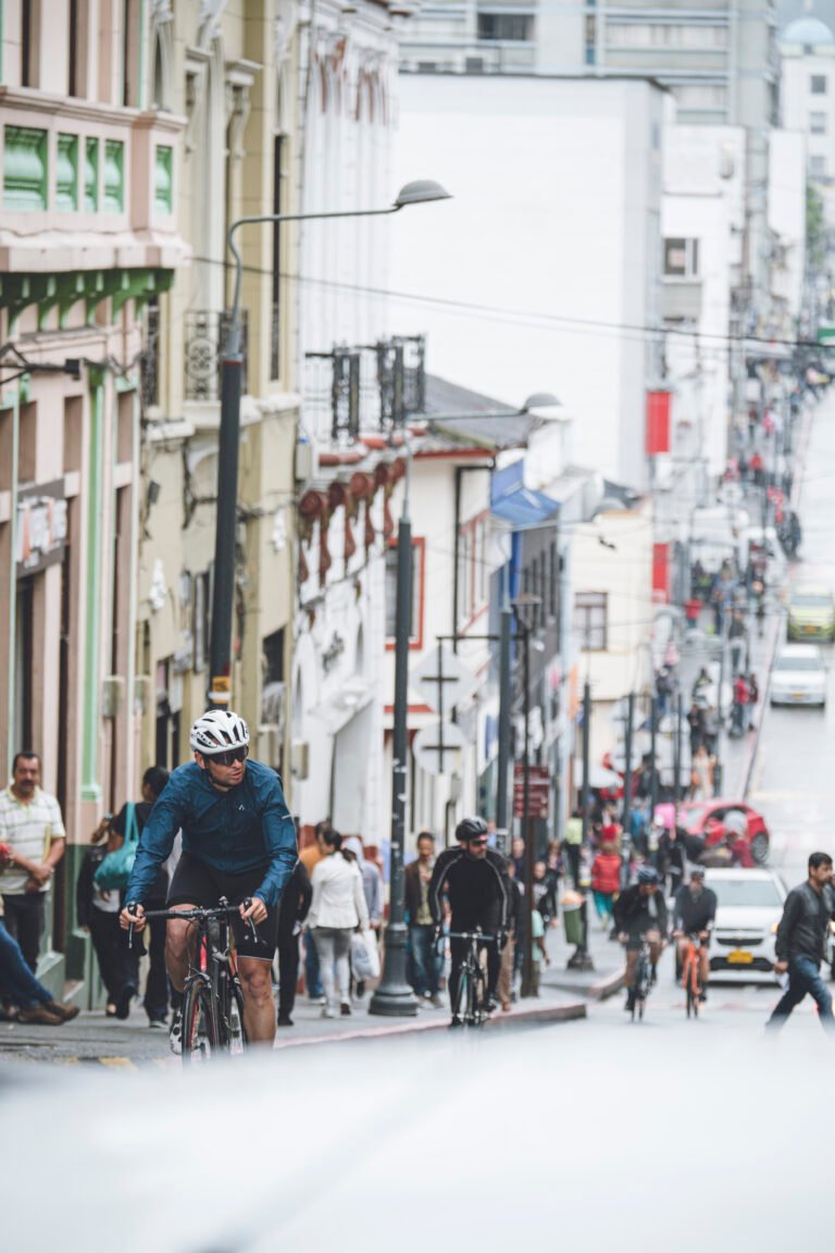 Cars and cyclist relationship in Colombia