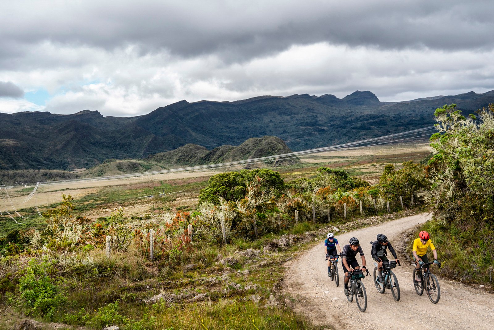 Gravel bike tour ColombiaArriba Paramo