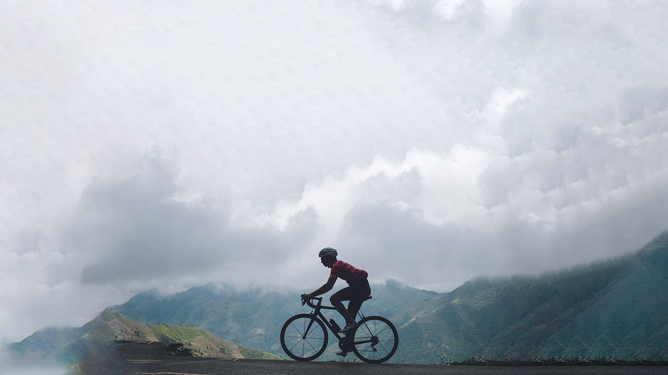 Guided cycling tour in Colombia — road bike tour Bogotá Medellin.